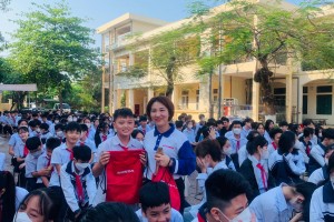 CHƯƠNG TRÌNH "AN TOÀN GIAO THÔNG CHO NỤ CƯỜI NGÀY MAI" TẠI TRƯỜNG THCS CỔ ĐÔNG - TX SƠN TÂY - TP HÀ NỘI