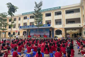 CHƯƠNG TRÌNH TRAO TẶNG MŨ BẢO HIỂM VÀ ĐÀO TẠO AN TOÀN GIAO THÔNG CHO HỌC SINH, PHỤ HUYNH HỌC SINH NĂM HỌC 2022 -2023