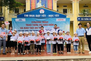 CHƯƠNG TRÌNH TRAO TẶNG MŨ BẢO HIỂM VÀ ĐÀO TẠO AN TOÀN GIAO THÔNG CHO HỌC SINH, PHỤ HUYNH HỌC SINH TRƯỜNG TIỂU HỌC VÂN HÒA NĂM HỌC 2023 -2024