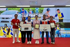 CHÚC MỪNG GIẢI BA HƯỚNG DẪN VIÊN LÁI XE AN TOÀN - NGUYỄN KHÁNH CƯỜNG VÀ NỮ HƯỚNG DẪN VIÊN XUẤT SẮC NHẤT - NGUYỄN THỊ HƯƠNG TẠI HỘI THI HƯỚNG DẪN VIÊN