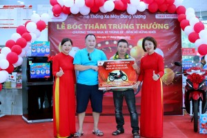 CHƯƠNG TRÌNH BỐC THĂM - TRAO THƯỞNG "MUA XE TRÚNG XE - ĐÓN HÈ HỨNG KHỞI" TẠI CỬA HÀNG QUỐC OAI 2