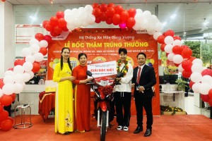 HỆ THỐNG XE MÁY DUNG VƯỢNG TỔ CHỨC THÀNH CÔNG  CHƯƠNG TRÌNH BỐC THĂM TRÚNG THƯỞNG TẠI CỬA HÀNG DUNG VƯỢNG QUỐC OAI 2